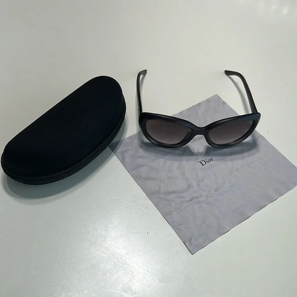 Dior | Accessories | Dior Lady Cat Sunglasses With Cleaning  display picture 1